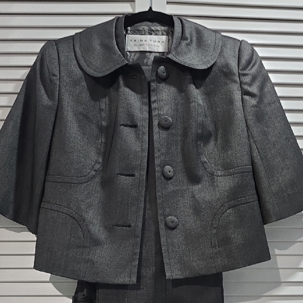 Trina Turk Gray Cropped 3/4 Sleeve Suit, Blazer And Pants, Size 2